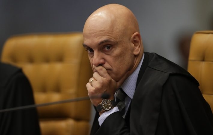 Moraes revoga portaria de Bolsonaro que impedia rastreio de armas de fogo