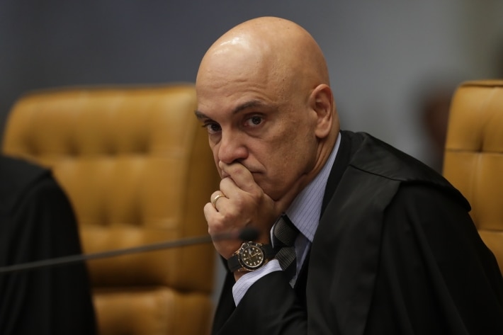 Moraes revoga portaria de Bolsonaro que impedia rastreio de armas de fogo