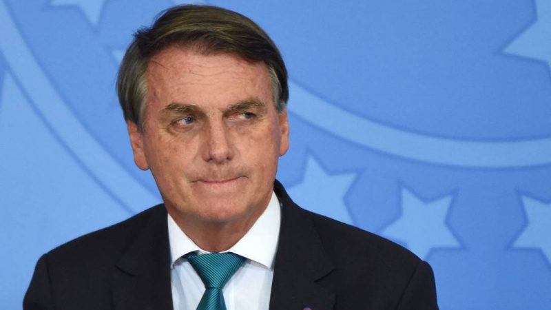 Bolsonaro veta distribuição de absorventes a estudantes e pessoas pobres