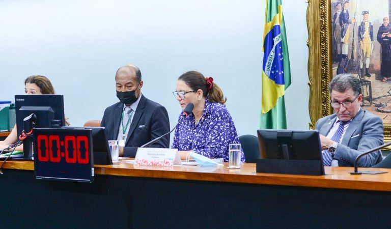 CCJ aprova redução na idade de aposentadoria obrigatória de ministros do STF