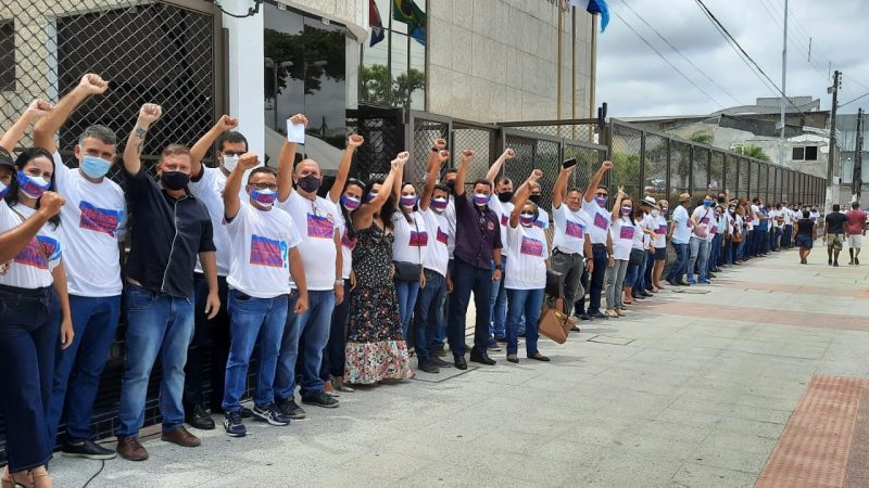 Em ato em frente ao TJ, Servidores do Judiciário decidem parar 5 dias na próxima semana