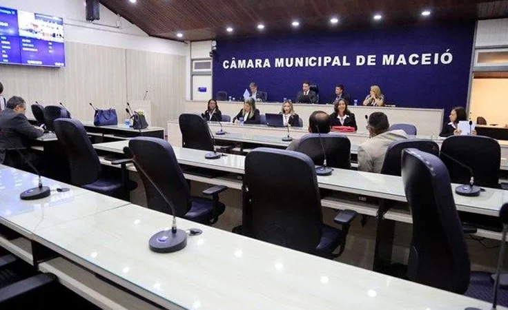 Com “pacote de bondades”, mesa diretora da câmara de Maceió terá 90 assessores
