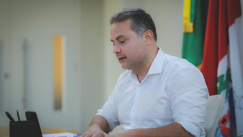 Alagoas implanta imediatamente novo piso nacional da educação, anuncia Renan Filho