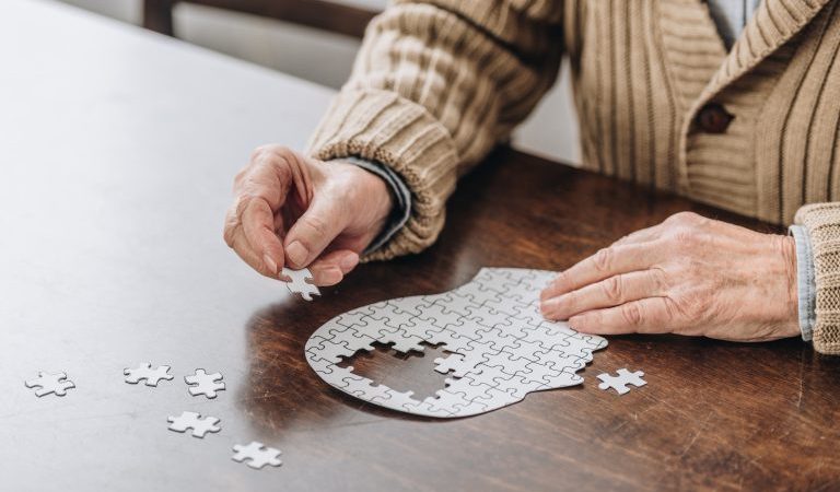 Proposta institui política nacional de enfrentamento ao Alzheimer