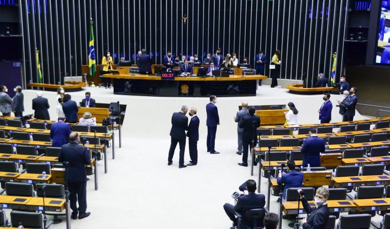 Congresso derruba veto para garantir compensação fiscal a emissoras