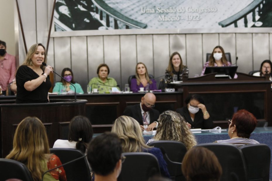 Natália Von Sohsten defende ampliação de debate sobre paridade em espaços de poder