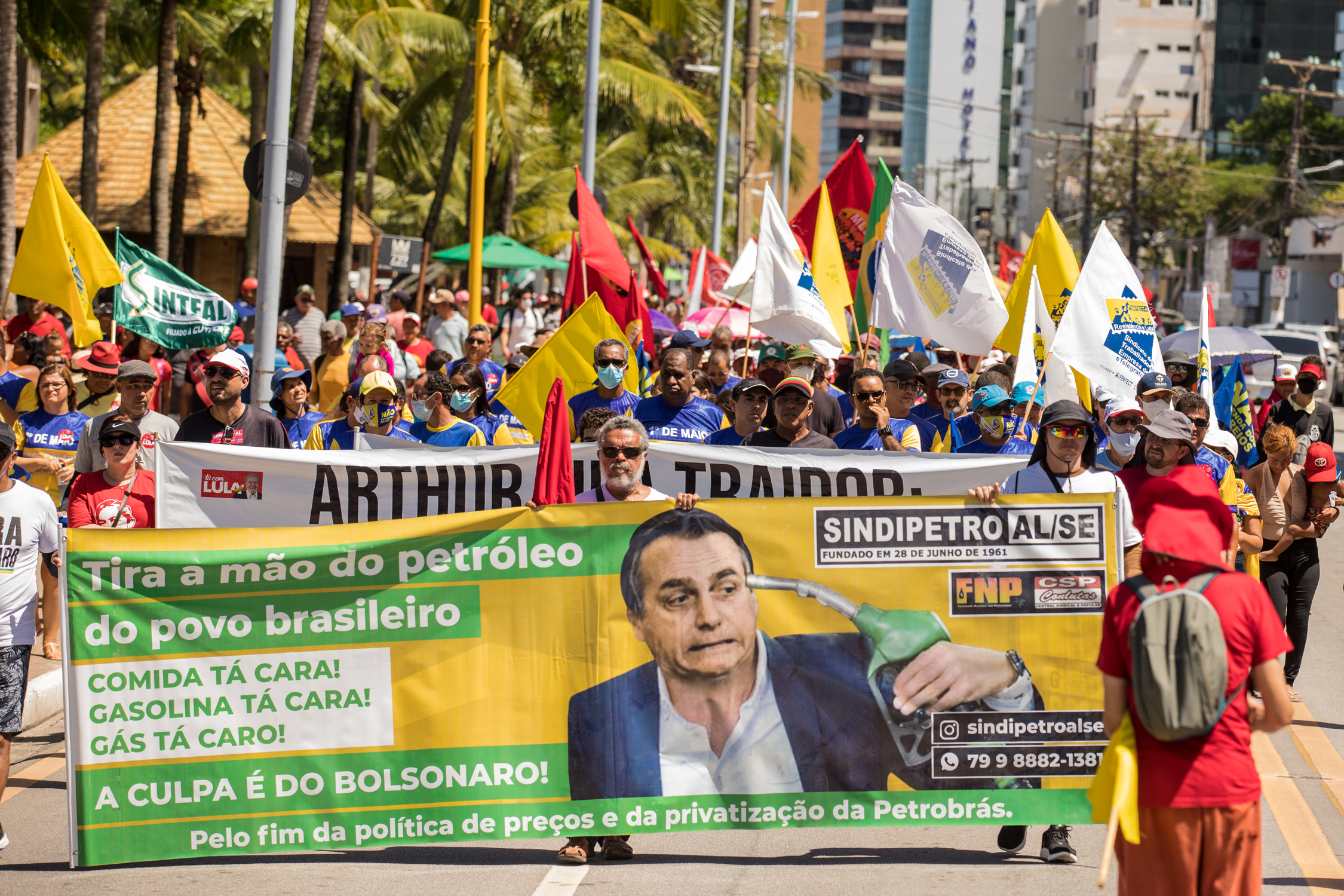 População sai às ruas contra a fome e a miséria no Dia do Trabalho, em Maceió