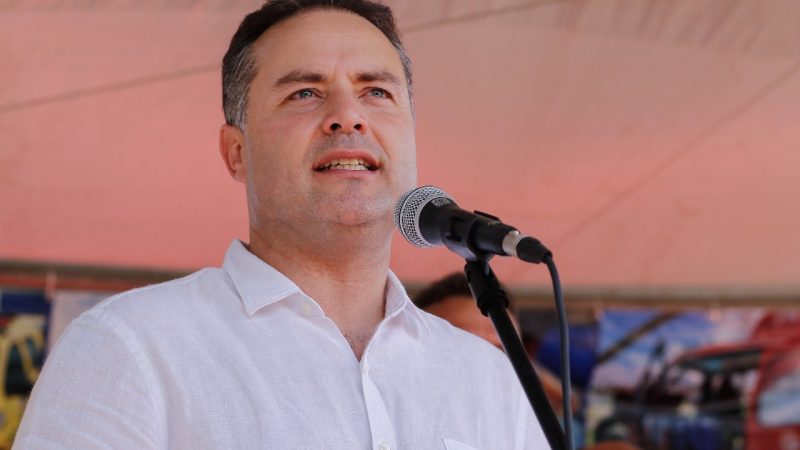 Renan Filho lidera para o Senado com 57% da intenção de votos
