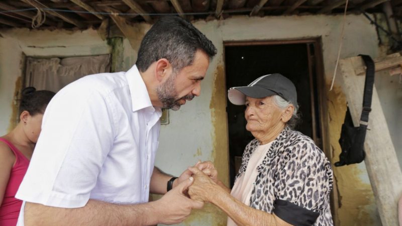 Governador Paulo Dantas visita Ibateguara e São José da Laje e anuncia reconstrução de casas, ponte e praça destruídas pelas chuvas