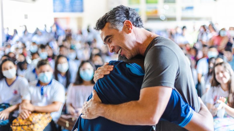 Com política bem sucedida em Alagoas, Rafael Brito quer trabalhar para combater evasão escolar no Brasil