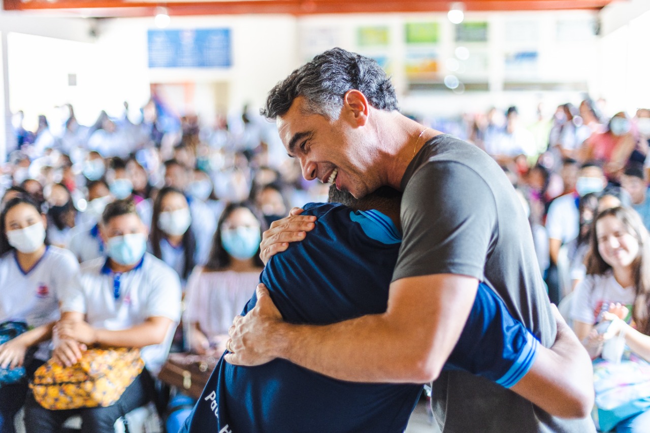 Com política bem sucedida em Alagoas, Rafael Brito quer trabalhar para combater evasão escolar no Brasil