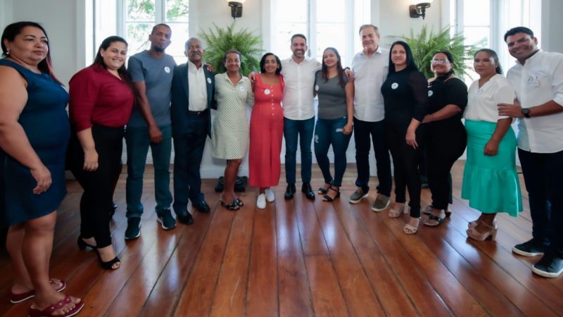 Paulo Dantas recebe lideranças comunitárias de Maceió