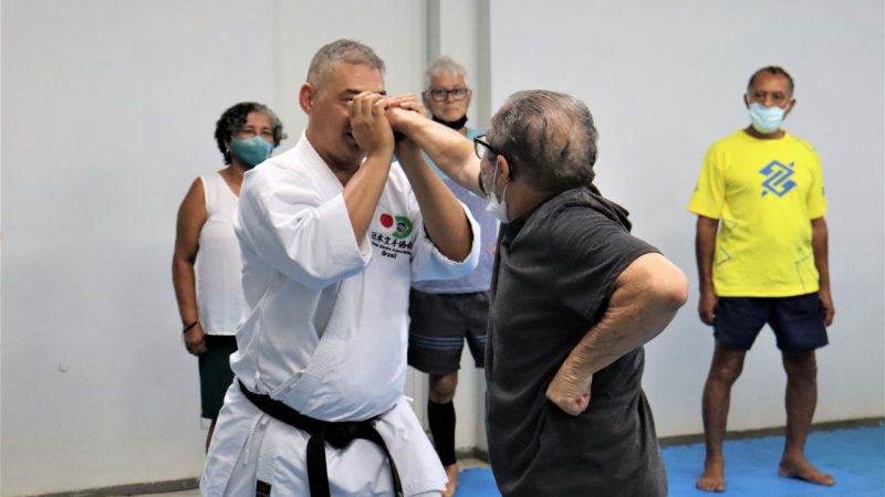 Sesc Alagoas promove aulas de caratê para idosos