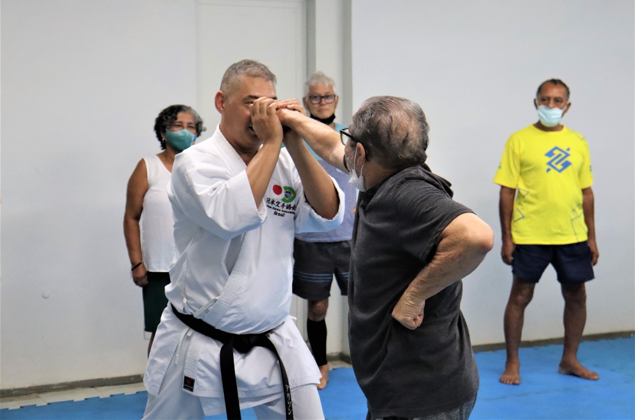 Sesc Alagoas promove aulas de caratê para idosos