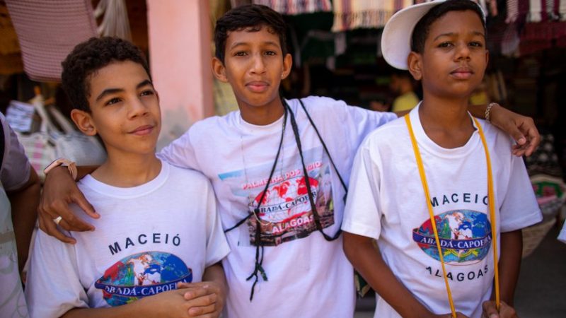 Mercado do Artesanato recebe projeto social Abadá Capoeira
