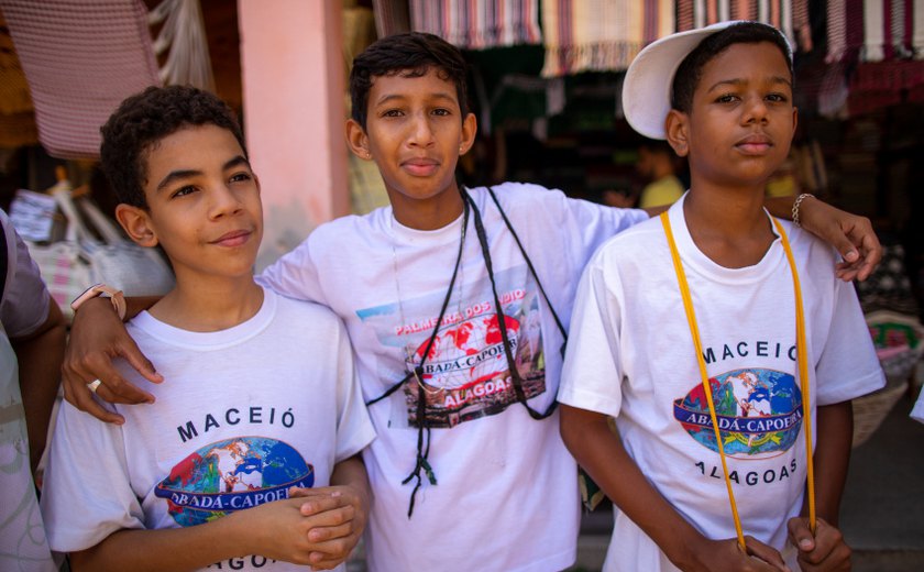 Mercado do Artesanato recebe projeto social Abadá Capoeira
