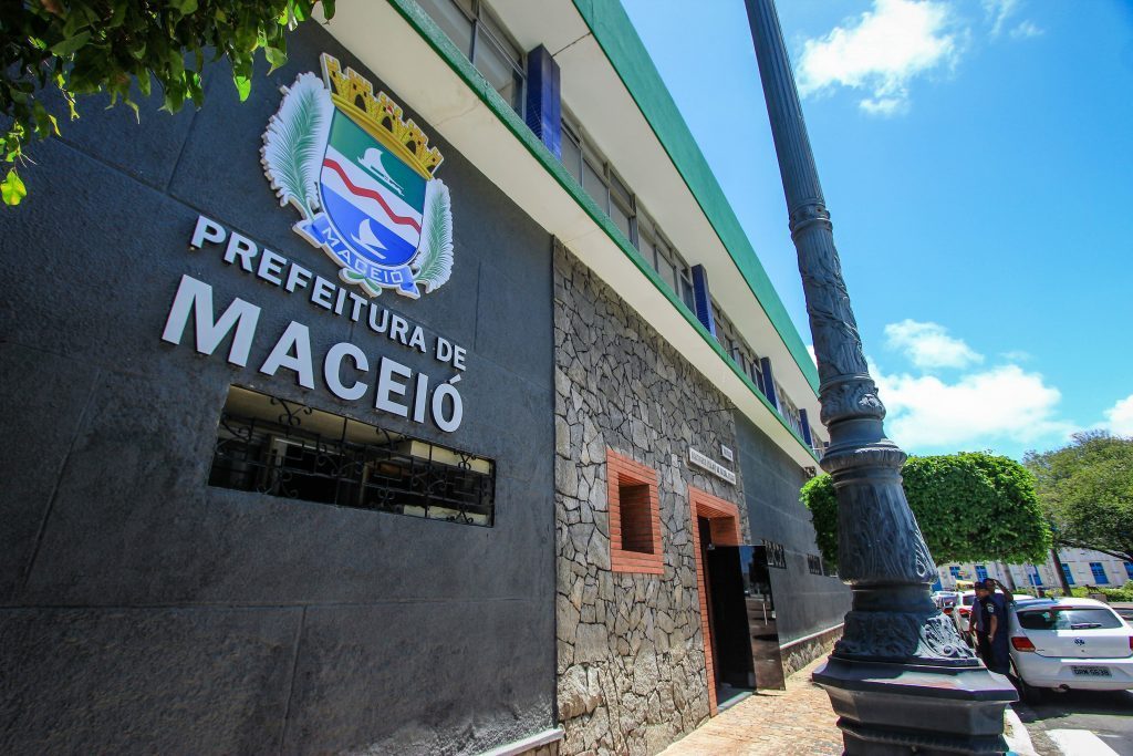 Justiça proíbe Prefeitura de Maceió de “casar” propaganda com Rodrigo Cunha