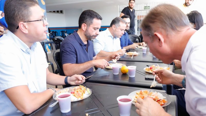 Paulo Dantas almoça no Restaurante Popular e garante três novas unidades