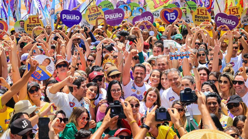 Milhares de mulheres caminham em apoio à reeleição de Paulo Dantas