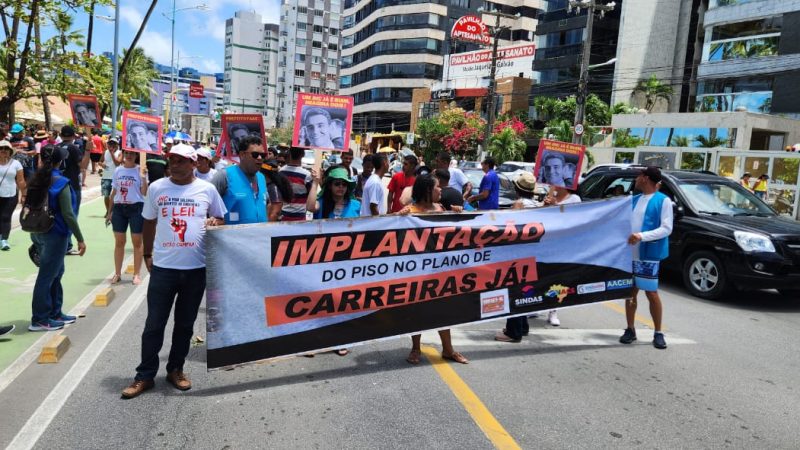 ACS e ACE de Maceió ocupam Orla da Pajuçara em protesto pelo piso salarial nacional