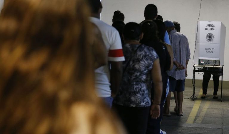 Com mais deputados reeleitos e menos novatos, renovação da Câmara será de 39%