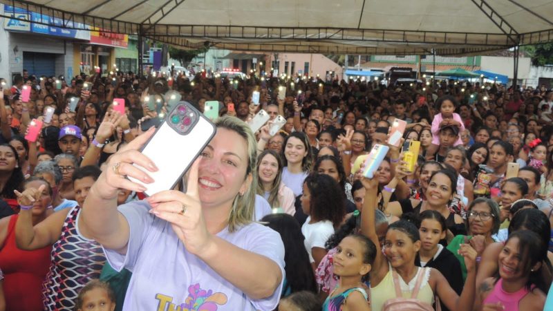 Thais Canuto reúne mais de três mil pessoas durante festa para mães em Pilar