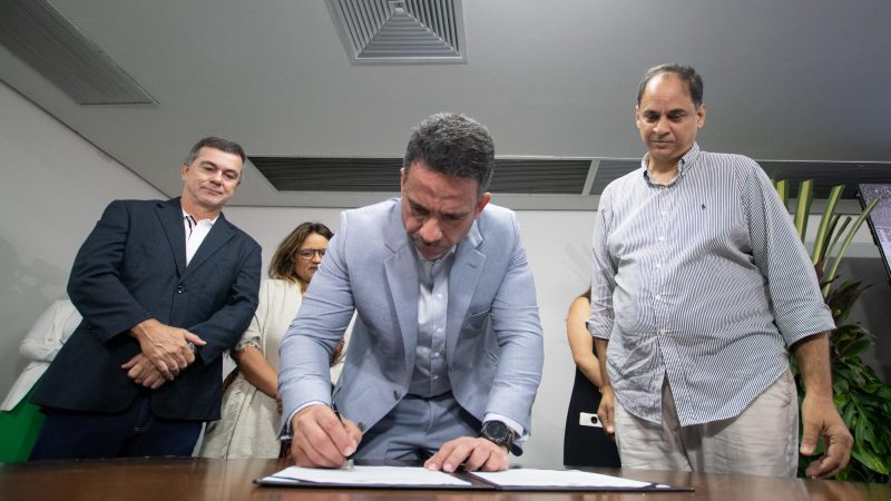 Governador assina decretos para empresas que irão investir mais de R$ 98 milhões em Alagoas