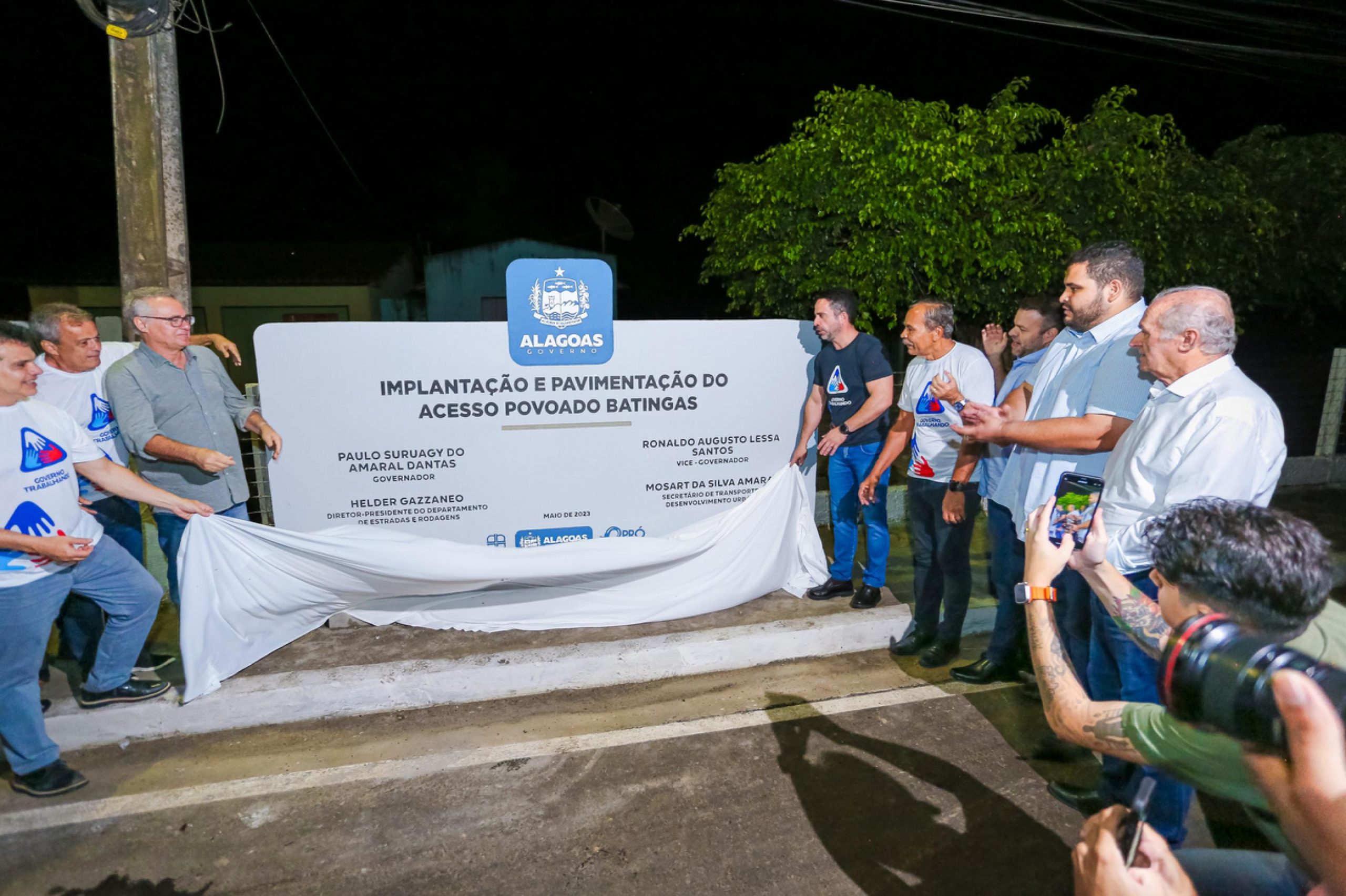 Governador inaugura acesso ao povoado Batingas e entrega pavimentação asfáltica de mais de 60 ruas em Arapiraca