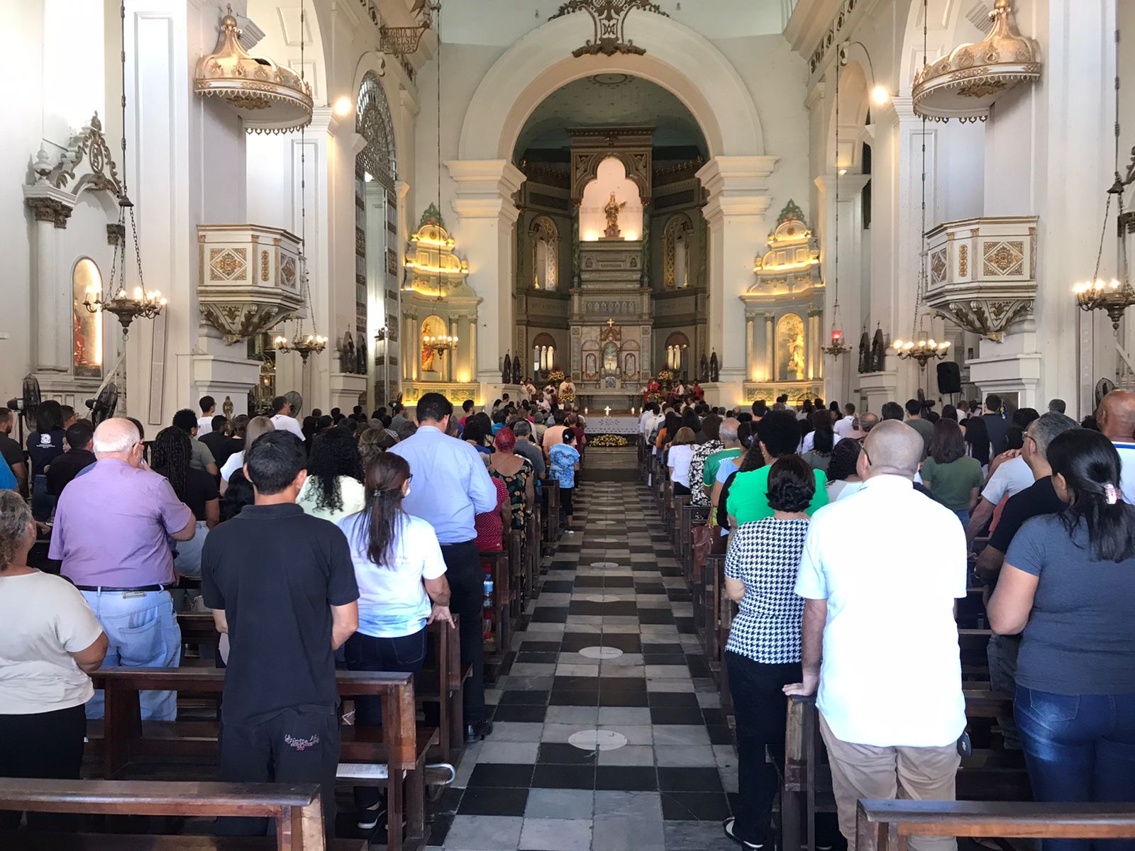 Missa solene de Corpus Christi reúne fiéis na Catedral Metropolitana