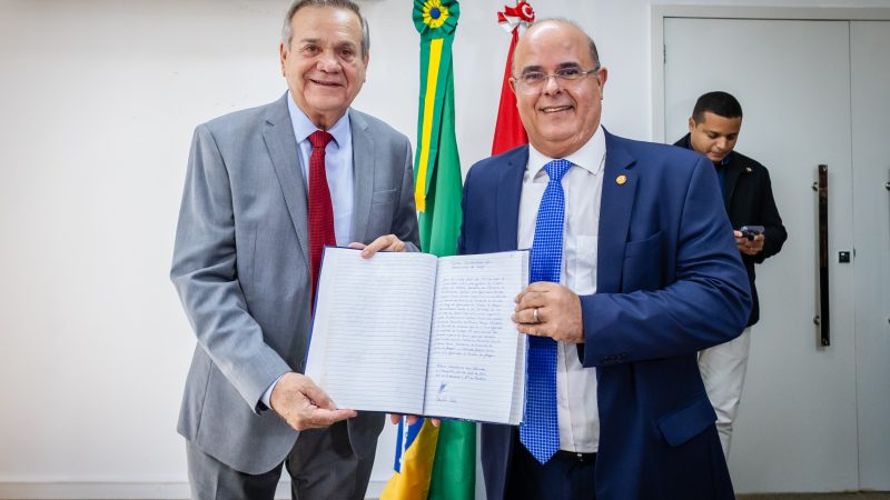 Ronaldo Lessa assume interinamente governo de Alagoas